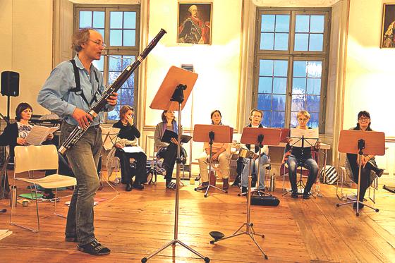 Vom Chor »a cappella!« Zorneding sind Wochenenden in der Bayerischen Musikakademie im Schloß  Altegloffsheim bevorzugter Probenort.	Foto: wg