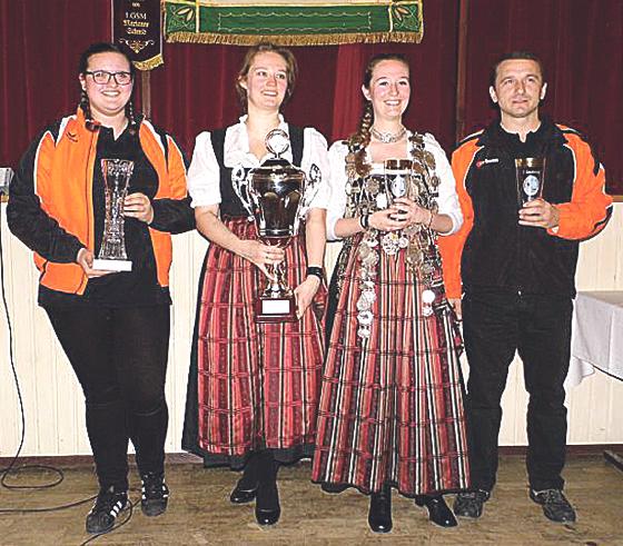 Anna Aumüller, Yella Grübel, Eva Hittinger und Stefan Karner (v.l.).	Foto: Schützengesellschaft Feldmoching
