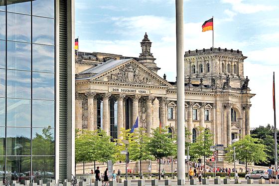 Auch ein Besuch im Deutschen Bundestag auf Einladung von Dr. Wolfgang Stefinger, MdB ist Teil der  Berlinfahrt.	Foto: CSU Berg am Laim