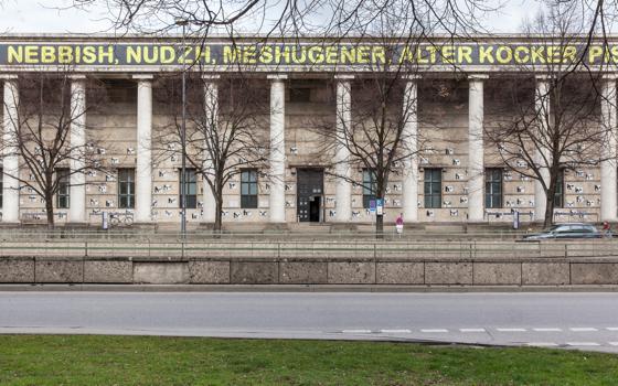 Haus der Kunst, Installationsansicht von Christian Boltanski, »Résistance«.	Foto:Maximilian Geuter