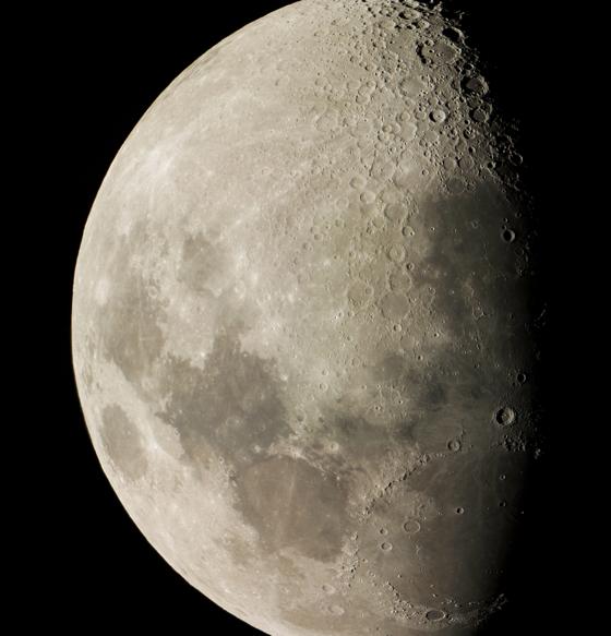 So klar sieht man den Mond nur durch ein Teleskop  heute in der Volkssternwarte.	Foto: Volkssternwarte München