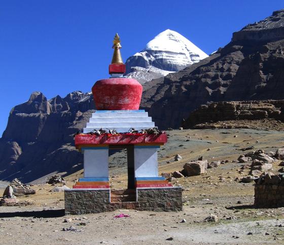 Das Tor zur Kora, der dreitägigen Umrundung des Heiligen Berges Kailash in Tibet.	Foto: Karin Myria Pickl