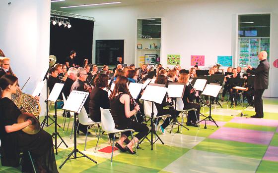 Gibt ein Konzert in der Realschule: das »Symphonische Blasorchester Eching«.	Foto: VA