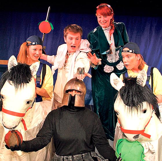 Im April und Mai wird das Theaterstück »Ritter Donschi baut eine Burg« aufgeführt.	Foto: FestSpielHaus