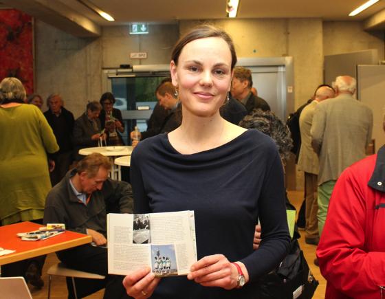 Dr. Karin Pohl, Historikerin und Autorin, stellte den KulturGeschichtspfad Milbertshofen/Am Hart im Kulturhaus Milbertshofen vor.	Fotos: ch