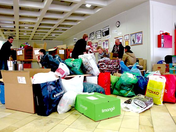 90 Kartons füllten die Spenden, die der Elternbeirat der Anni-Pickert-Schule zusammenbrachte.	Foto: VA