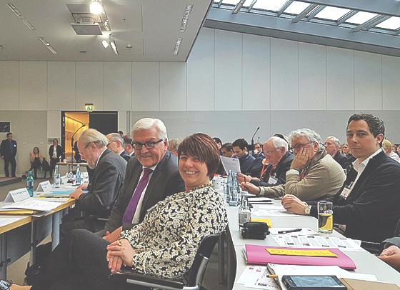 Bei Bundestagung: Diana Stachowitz, MdL, und Frank-Walter Steinmeier, MdB. 	Foto: Stachowitz