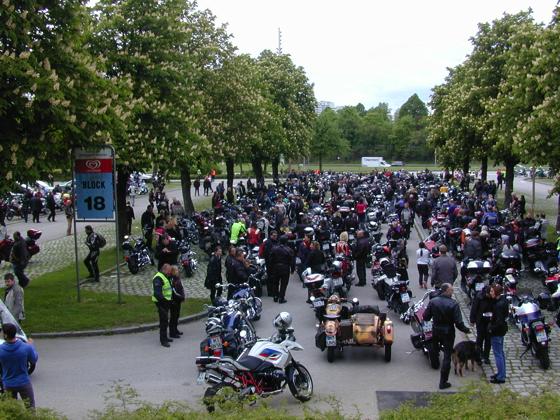Der Münchner Motorrad-Corso wird von den evangelischen Motorradfreunden St. Matthäus München veranstaltet, Treffpunkt Parkharfe 18.	Foto: EMF München