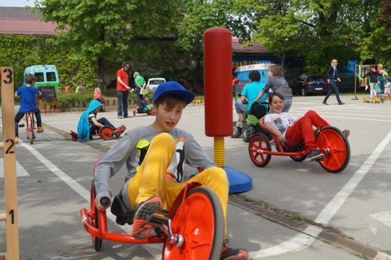 Die geöffneten Schulhöfe ermöglichen Spiel, Bewegung und Erholung  ein Angebot, das die Münchner Kinder seit Jahren gerne annehmen.	Foto: Spiellandschaft Stadt