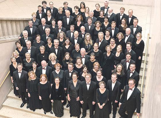 Der Münchner Motettenchor bietet Chormusik auf hohem Niveau. Diese stimmige und stimmliche Leistung setzen die Sängerinnen und Sänger für die Finanzierung der neuen Orgel in der Erlöserkirche ein.	Foto: ©Daniel Schvarcz