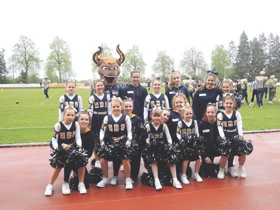 Die Erding Bulls wecken früh die Begeisterung für ihre Cheerleader-Gruppen.	Fotos: Verein/West Coast Fotos
