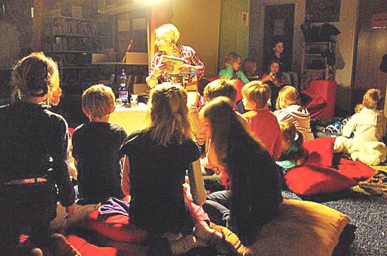 Geschichten rund um Abenteuer für Kinder in der beliebten Lesenacht im Quax. 	Foto: VA