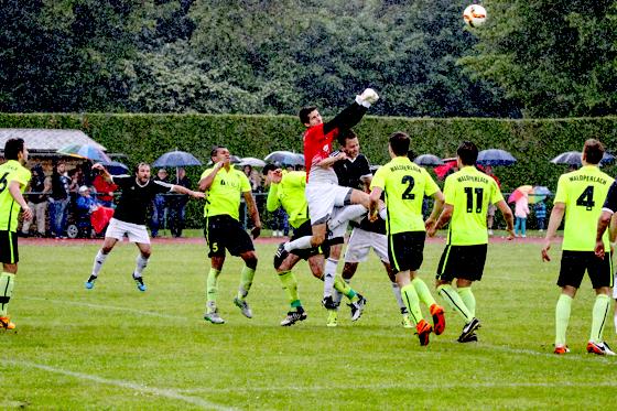 Für eine Entscheidung im Spiel zwischen Alte Haide und dem SV Waldperlach sorgte erst der Treffer von Pierre König in der 110. Minute.	Foto: Christian Riedel