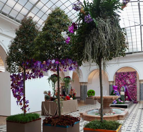 Florale Schönheit in der städtischen Rathausgalerie Kunsthalle zu sehen. 	Foto: oh
