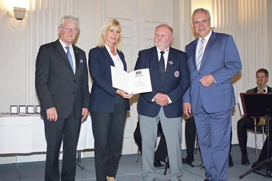 Georg Haßlbeck, Leiter der Kreiswasserwacht München, wurde für seine Verdienste geehrt.	Foto: VA