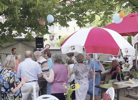 Das Alten- Service Zentrum und der AWO Ortsverband lädt zum Sommerfest ein.	Foto: AWO