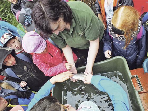 Gewässerkunde für Grundschüler: Im Rahmen des Programms »Fischer machen Schule« können das alle Schulen im Kreis anbieten	Foto: kw