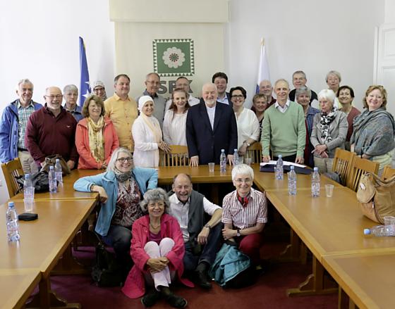 Auch mit dem ehemaligen Großmufti von Bosnien-Herzegowina, Mustafa Ceric (Mitte, vor Bürgermeister Loderer), kamen die Mitglieder der Ottobrunner Reisegruppe ins Gespräch.  	Foto: Franz-Josef Denig