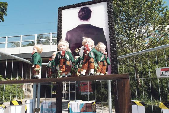 Seit Anfang Juli schmückt den Hans-Mielich-Platz die Installation von Patricia Scherer.	Foto: VA