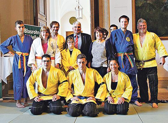 Hartecker G-Judoka treten im Rahmen von Special Olympics auf und waren kürzlich zu Gast bei der Sportkonferenz mit Diana Stachowitz, MdL, und Harald Güller, MdL.	Foto: SF Harteck München