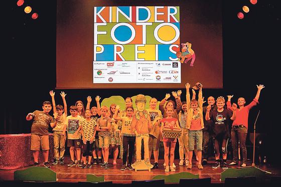 Fröhliche Siegerehrung: Eine Stiftung hatte die Garchinger Kids unterstützt.	Foto: VA