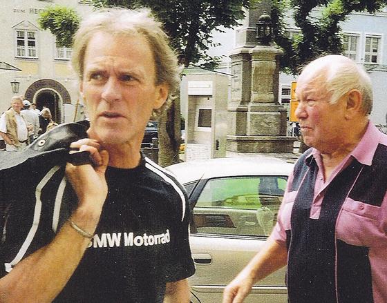 2 Renfahrer-Asse: Karl Maier (links) und der der »Metzger Rudl«. 	Foto: Otto Hartl