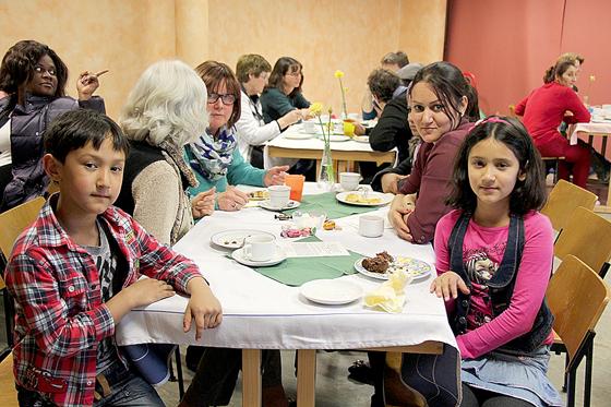Beim Café International kommen Flüchtlinge und Einheimische in lockerer Atmosphäre ins Gespräch.	Foto: privat