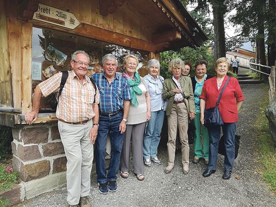 Viel Freude hatten Mitglieder des Seniorentreffs auf der Gröbl Alm und in Mittenwald.	Foto: VA