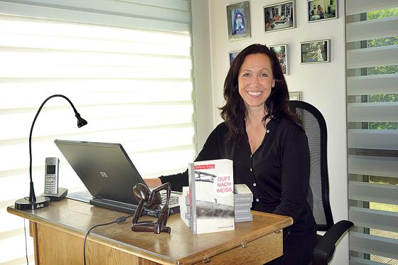 Die Ottobrunner Autorin und ehemalige Lehrerin Stefanie Gregg hat mit ihrem neuen Buch den Durchbruch geschafft.	Foto: hw