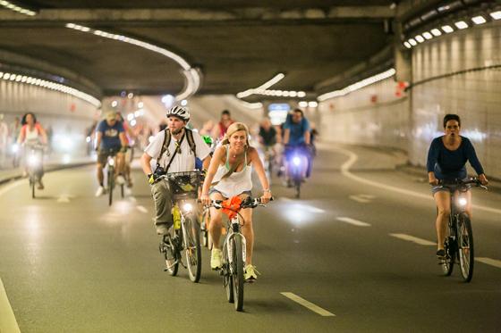 Mit dem Fahrrad durch die Münchner Ringtunnel: Am 9. Juli war es der Altstadtringtunnel, am 16. Oktober wird es der Luise-Kiesselbach-Tunnel sein.	Foto: Andreas Schebesta