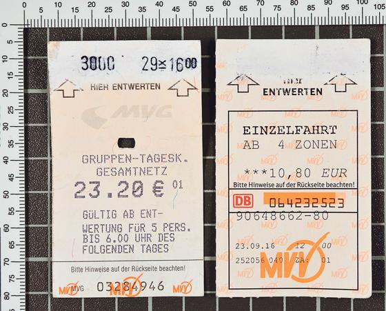 Die mit Schleifpapier manipulierten Fahrkarten, bei denen der originäre Stempelabdruck abgeschliffen wurde.	Foto: Bundespolizei