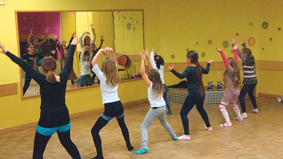 Zu den Workshops beim »Mädchenfest« gehört auch ein Kurs in HipHop-Tanz. 	Foto: KJR