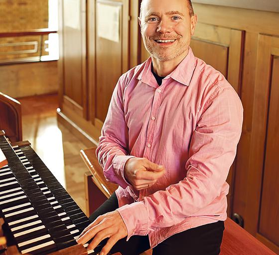 Patrick Gläser spielt auf der Orgel Coverversionen aus Rock, Pop und Film. 	Foto: Michael Schaffert