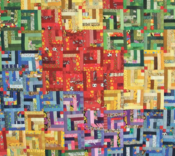 Ludgera Lange kombiniert Stoffe zu farbenfrohen »Patchwork-Kunstwerken«.	Foto: VA