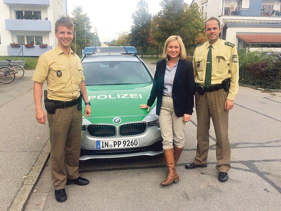 Doris Rauscher begleitete die Polizei in Poing einen Tag bei ihrer wichtigen Arbeit. 	Foto: Abgeordnetenbüro