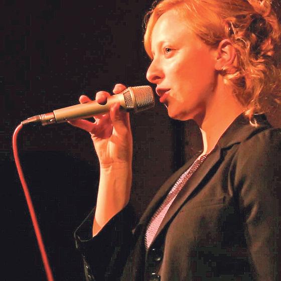 Anna Holzhauser beweist am Samstag ihre Fähigkeiten als »Vollblutmusikerin«.	Foto: VA