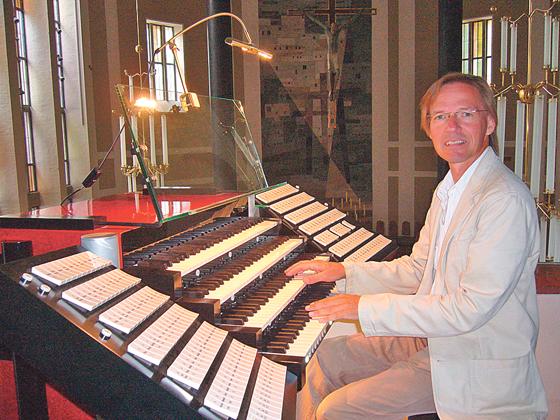 Armin Becker wird am 13. November in der Emmauskirche ein Orgelkonzert geben. 	Foto: VA