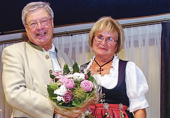 Die Vorsitzenden der Kirchheim-Heimstettener Tafel, Marianne Eichinger und Peter Möws, freuten sich über die gute Arbeit in zehn Jahren.	Foto: Verein
