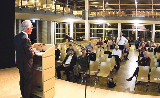 Bei der Bürgerversammlung in Neubiberg waren nur wenige Zuhörer anwesend. 	Foto: RedN