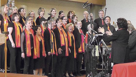 Der Chor »Helena Gospel Spirit« singt in der gleichnamigen Giesinger Kirche.	Foto: privat
