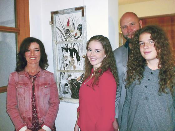 Josefine Pfeifer (li) mit ihren »Bremer Stadtmusikanten« und ihrer Familie.	Foto: Otto Hartl