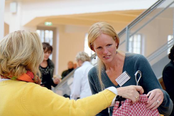 Die Schirmherrin der DMSG LV Bayern e.V. Elizabeth Herzogin in Bayern unterstützt tatkräftig den größten Wohltätigkeitsbazar den »MS Bazar«.	Foto: VA