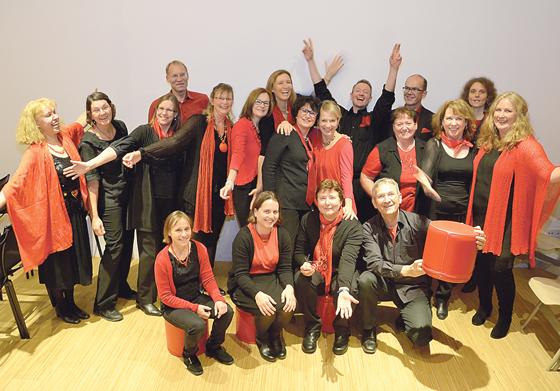 Der Oberhachinger Chor »nixn free« tritt gemeinsam mit den »TrueBadours« auf.	Foto: VA