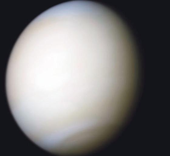 Die Venus in natürlichen Farben, aufgenommen von der Sonde Mariner 10.	Foto: Wikipedia/gemeinfrei