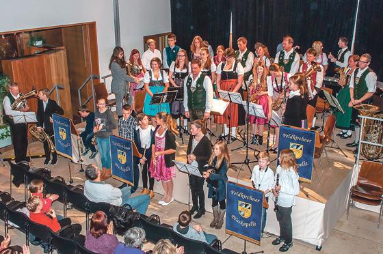 40 Kinder und Jugendliche musizieren am Sonntag im Feldkirchner Rathaus.			     Foto: VA