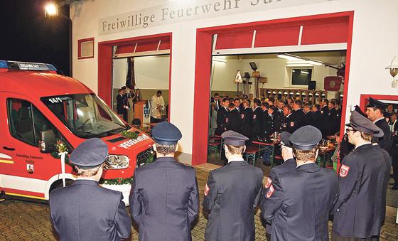 Volles (Feuerwehr)-Haus in Sulding: Die Floriansjünger feierten den Abschluss eines gewaltigen Kraftaktes ganz groß. 	Foto: kw