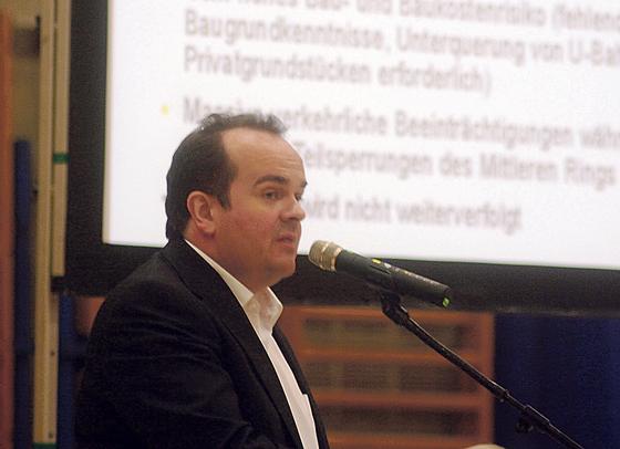 BA-Chef Clemens Baumgärtner hielt sich sehr kurzen bei seinem Themen-Vortrag auf der diesjährigen Bürgerversammlung von Untergiesing-Harlaching. 	Foto: HH