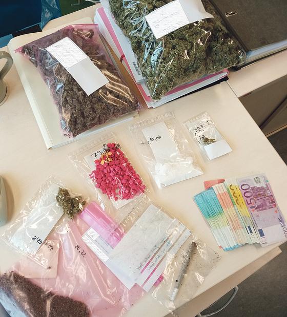 Im Keller des Mannes befanden sich u. a. Marihuana, Kokain, XTC und LSD.	Foto: PP München
