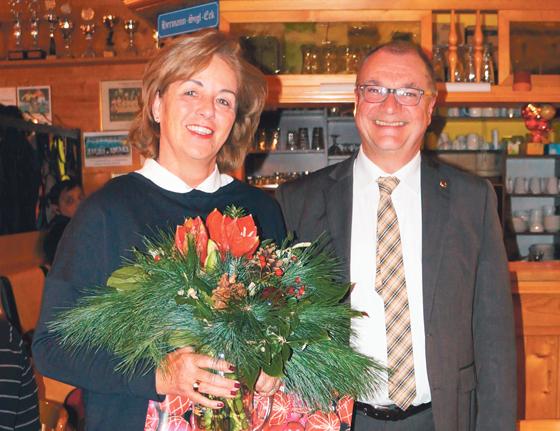 Angelika Stiller mit dem 1. Vorsitzenden Josef Bichler des TSV Waldtrudering.	Foto: privat