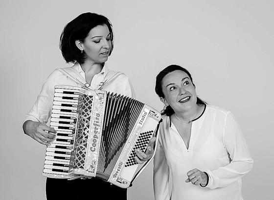 Das Duo Holzapfel & Rehling präsentiert sich mit »großer Sprache und Musik«.	Foto:  V.A.